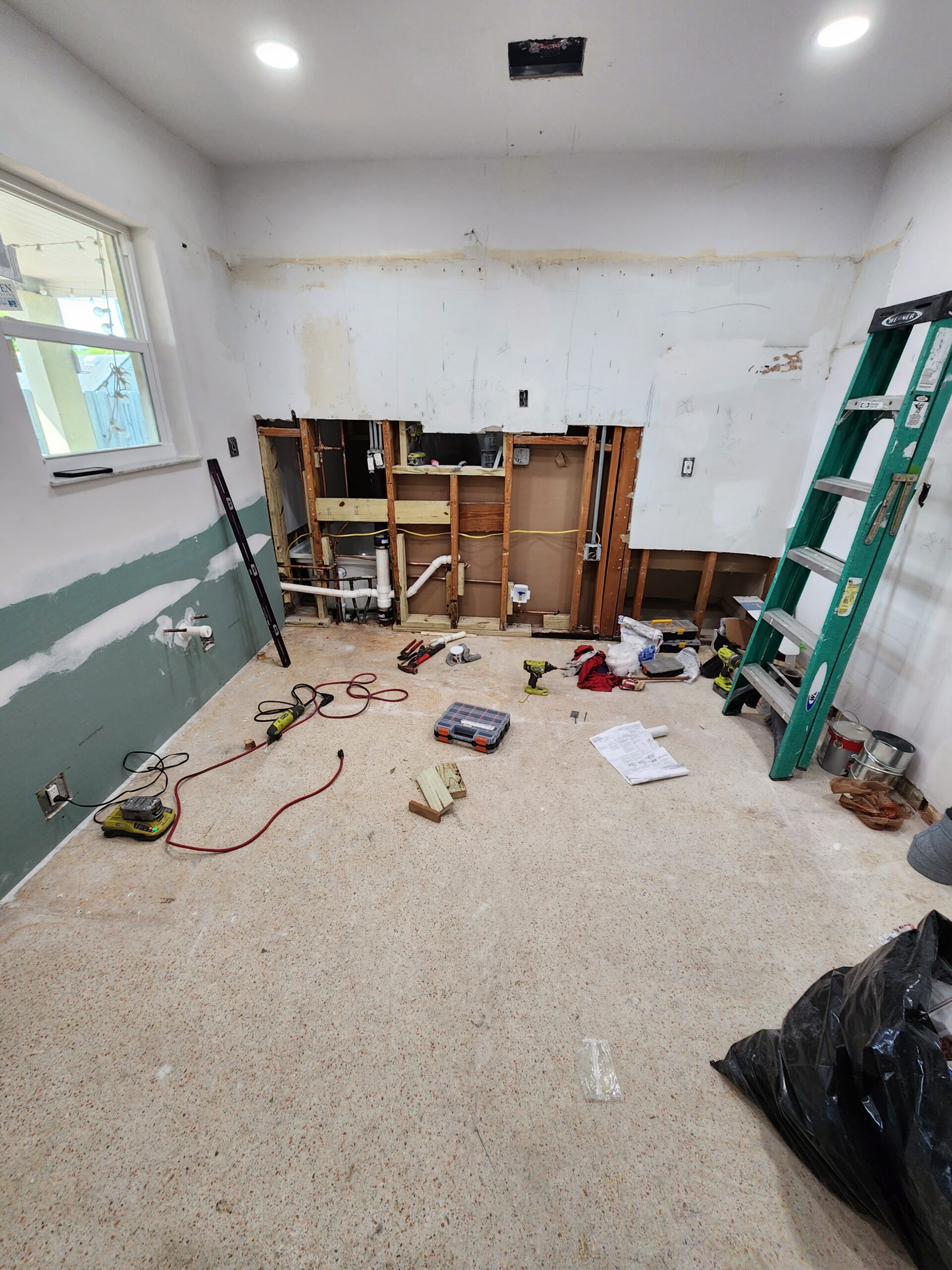 Darias construction Kitchen remodeling before